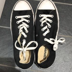 Black low top converse
